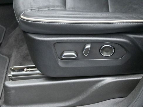 Certified 2023 Cadillac Escalade ESV Premium Luxury image 17