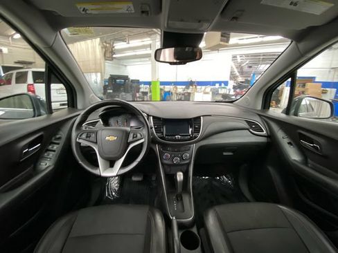 Used 2017 Chevrolet Trax LT w/ LT Convenience Package AWD/4WD image 26