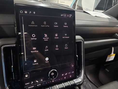 Used 2026 GMC Yukon Denali AWD/4WD image 17