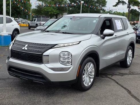 Used 2024 Mitsubishi Outlander ES FWD image 5