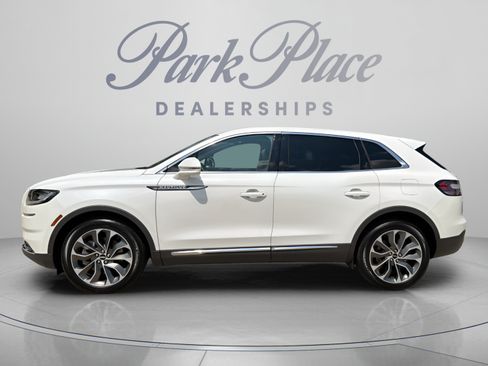 Used 2023 Lincoln Nautilus Reserve AWD/4WD image 2