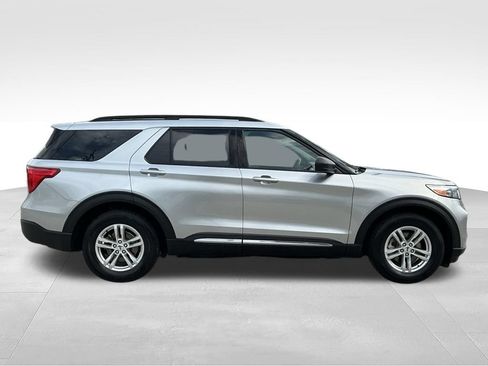 Used 2023 Ford Explorer XLT w/ Equipment Group 202A RWD image 13