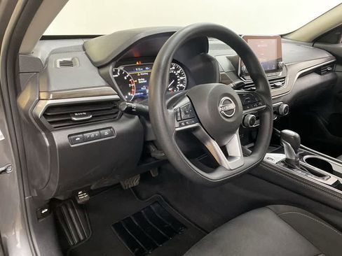 Used 2023 Nissan Altima 2.5 SV image 2