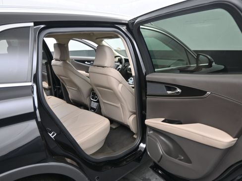 Used 2023 Lincoln Nautilus AWD w/ Premium Package image 20