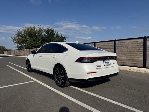 Used 2024 Honda Accord Touring image 3