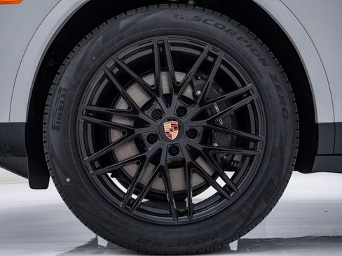 New 2026 Porsche Cayenne image 13