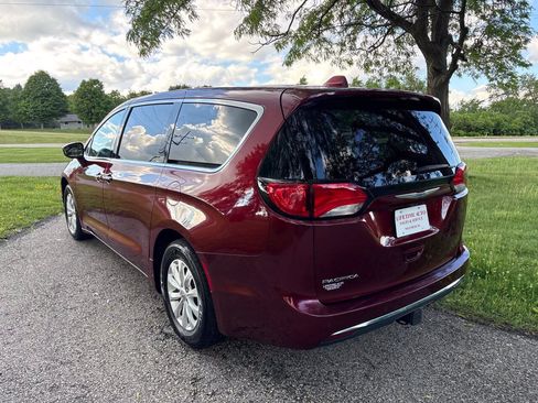 Used 2018 Chrysler Pacifica Touring Plus FWD image 3