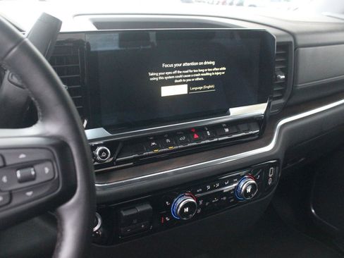 Used 2023 GMC Sierra 1500 SLT image 35