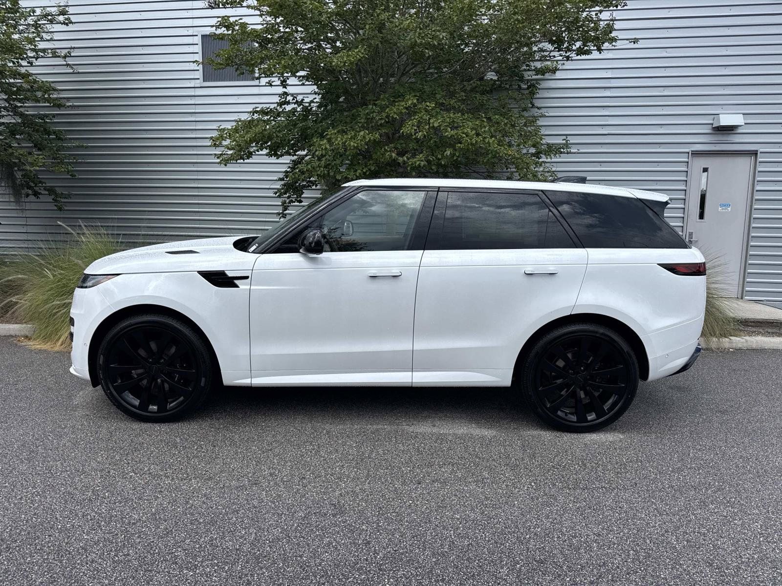 New 2027 Land Rover Range Rover Sport Dynamic SE AWD/4WD image 2