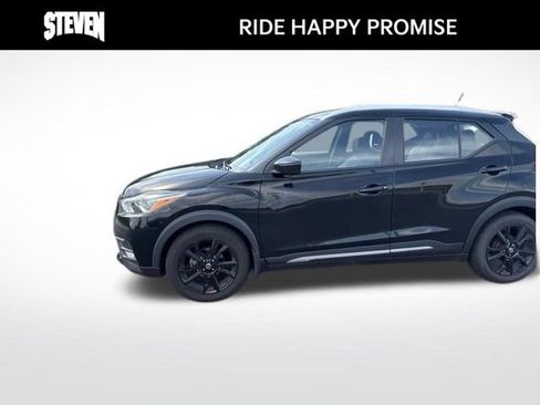 Used 2020 Nissan Kicks SR w/ SR Premium Package FWD image 2