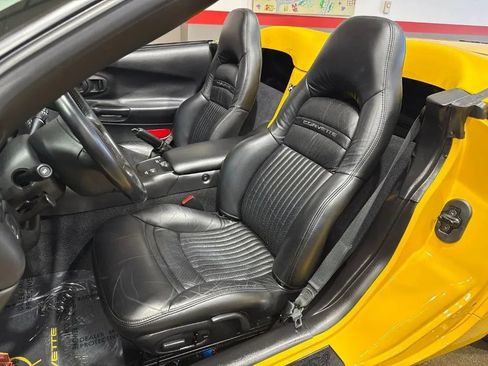 Used 2004 Chevrolet Corvette Convertible w/ Preferred Equipment Group RWD image 10