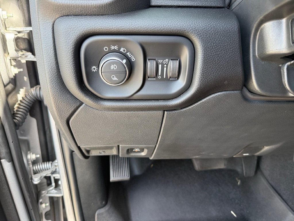 Used 2024 RAM 2500 Laramie w/ Safety Group AWD/4WD image 25