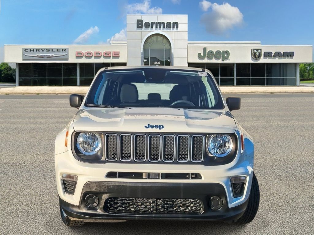 Used 2023 Jeep Renegade Latitude AWD/4WD image 6