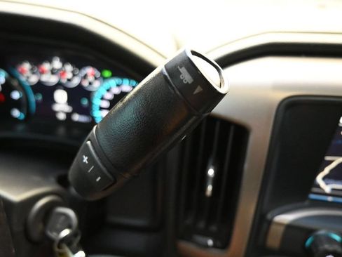 Used 2019 GMC Sierra 2500 Denali w/ Suspension Package, Off-Road AWD/4WD image 24