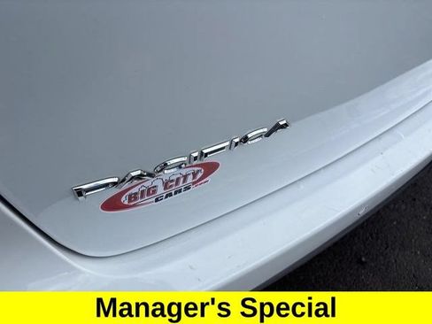 Used 2023 Chrysler Pacifica Touring-L FWD image 44