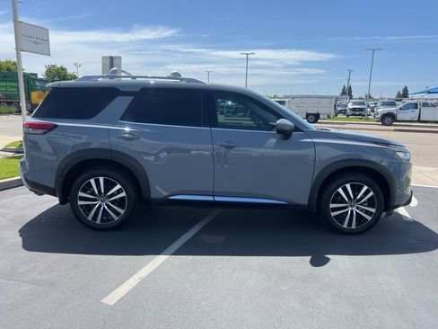 Used 2024 Nissan Pathfinder Platinum w/ Cargo Package FWD image 15