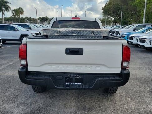 Used 2022 Toyota Tacoma SR image 6