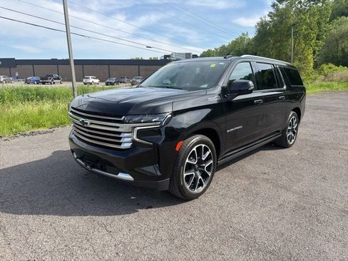 Used 2023 Chevrolet Suburban High Country AWD/4WD image 1