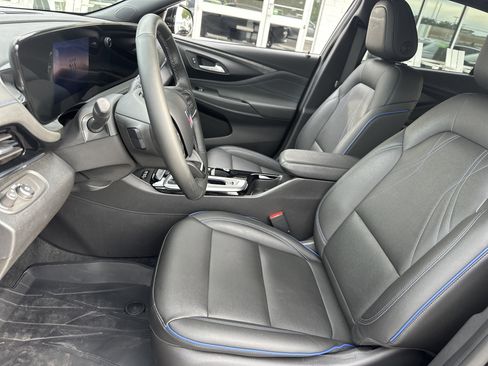 Used 2025 Buick Envista Sport Touring w/ Convenience I Package FWD image 10