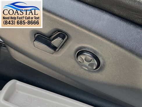 Used 2023 Chrysler Voyager LX FWD image 8