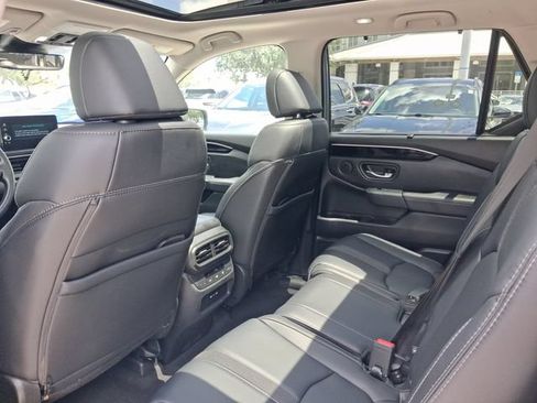 Used 2025 Honda Pilot Touring image 5
