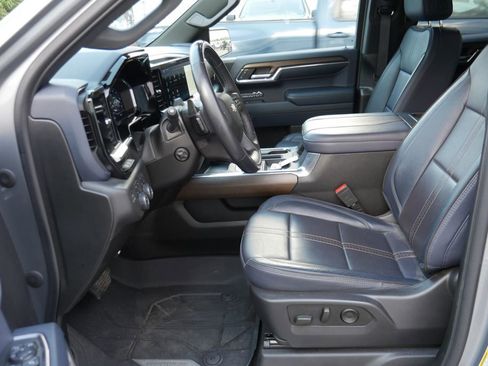 Used 2024 Chevrolet Silverado 1500 High Country w/ Technology Package AWD/4WD image 8