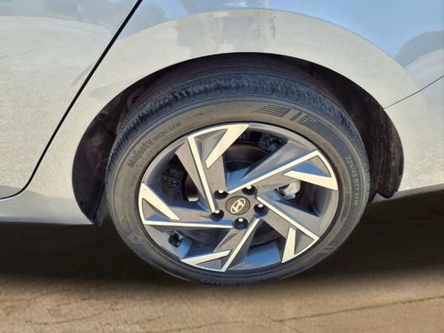 Used 2025 Hyundai Elantra Sport FWD image 24