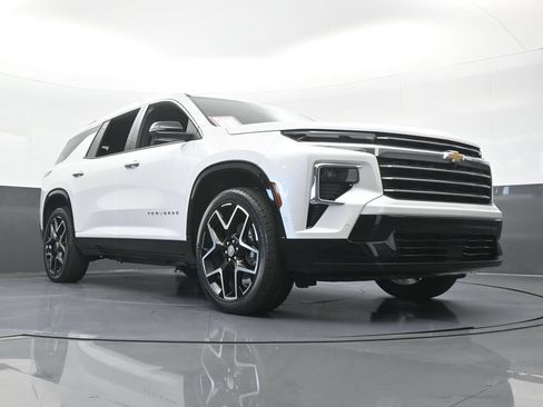 Used 2025 Chevrolet Traverse High Country FWD image 70