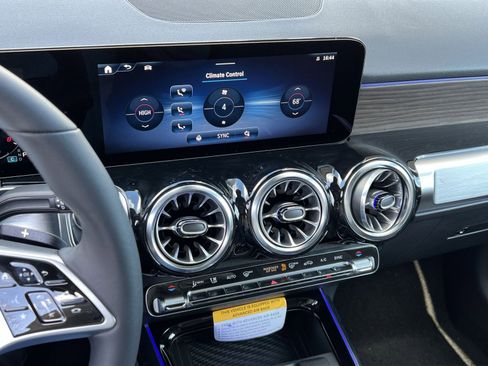 New 2026 Mercedes-Benz GLB 250 4MATIC image 19
