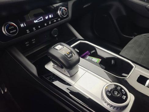 Used 2025 Mitsubishi Outlander SE image 38