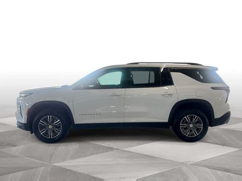 Used 2025 Chevrolet Traverse LT FWD image 5