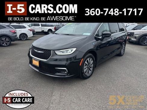 Used 2023 Chrysler Pacifica Touring-L FWD image 1
