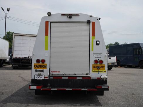 Used 2018 Ford E-450 and Econoline 450 Super Duty RWD image 5