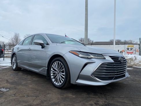 Used 2021 Toyota Avalon Limited image 32