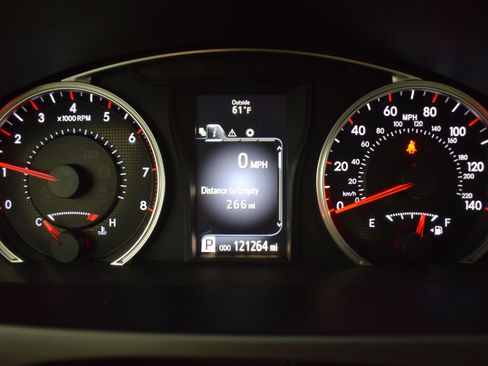 Used 2015 Toyota Camry SE image 16