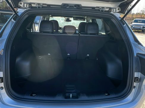 Used 2024 Jeep Compass Latitude image 13