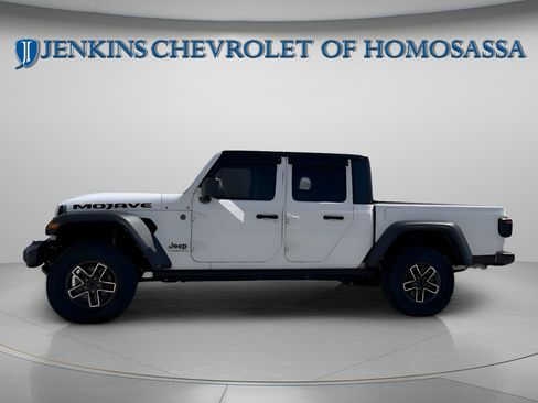 Used 2025 Jeep Gladiator Mojave w/ Convenience Group AWD/4WD image 1