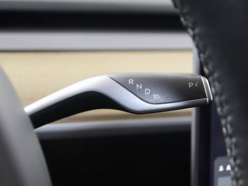 Used 2022 Tesla Model Y Long Range image 7