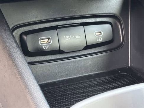 Certified 2023 Hyundai Venue SEL image 23