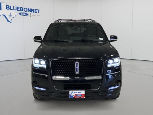 Used 2024 Lincoln Navigator Reserve AWD/4WD image 2