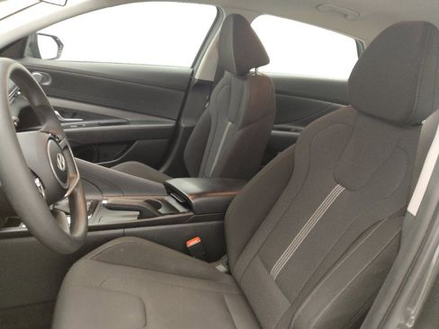 Used 2024 Hyundai Elantra SE image 17