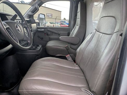 Used 2018 GMC Savana 3500 Extended w/ Driver Convenience Package image 11