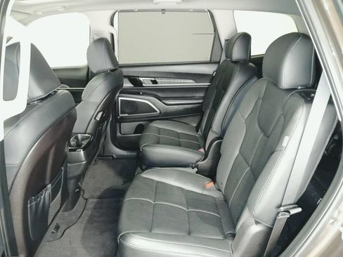 Used 2024 Kia Telluride EX w/ EX Captain's Chair Package AWD/4WD image 12