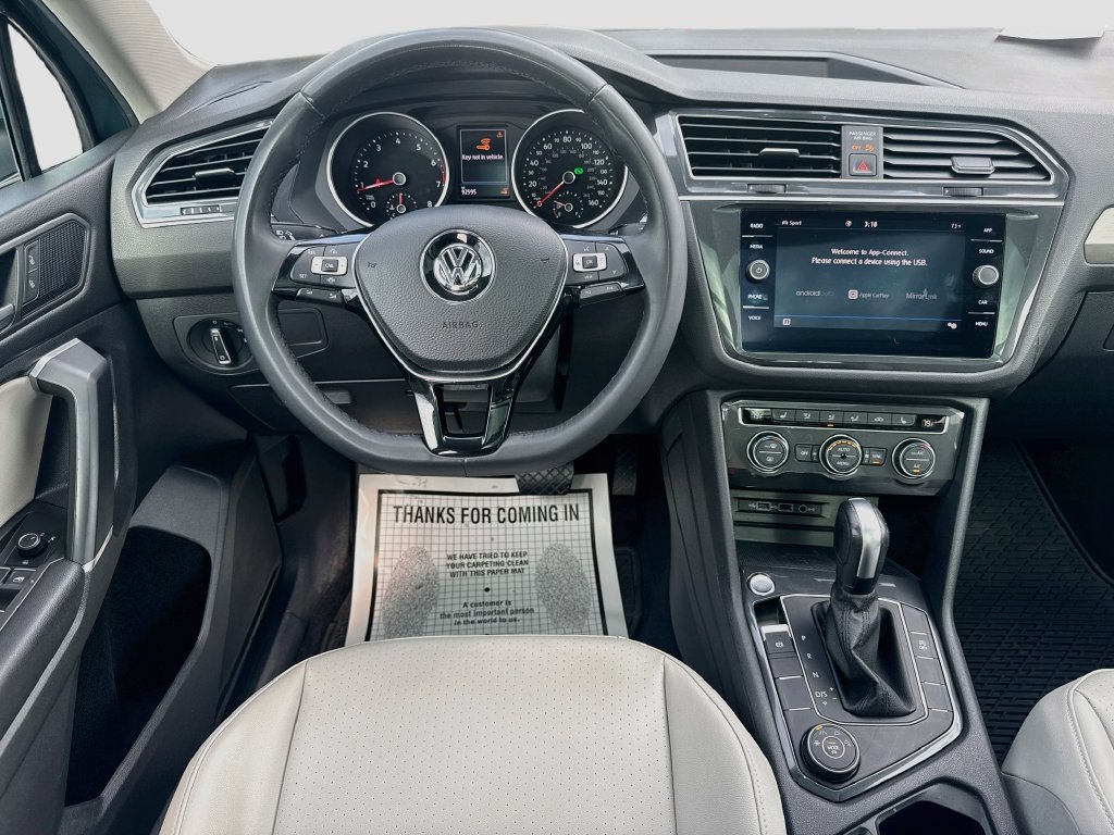 Used 2020 Volkswagen Tiguan SE w/ Panoramic Sunroof Package AWD/4WD image 28
