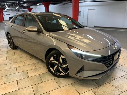 Used 2023 Hyundai Elantra SEL w/ Convenience Package image 3
