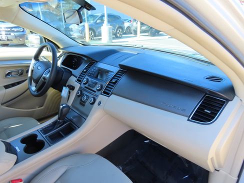 Used 2016 Ford Taurus SE image 16