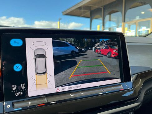 Used 2025 Volkswagen Atlas Cross Sport SE image 17