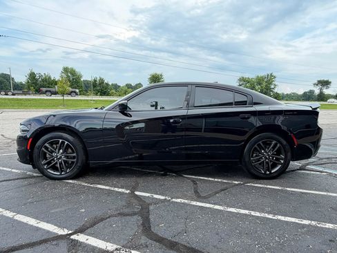 Used 2019 Dodge Charger SXT w/ Blacktop Package AWD/4WD image 2