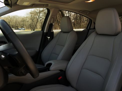 Used 2021 Honda HR-V EX-L image 17