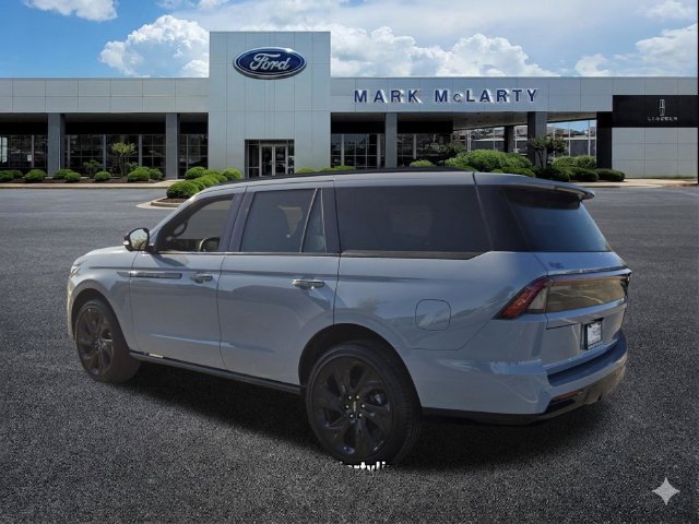 New 2027 Lincoln Navigator Reserve w/ Jet Appearance Package AWD/4WD image 3